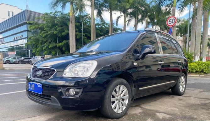 r216107-kia-carens-2012_0