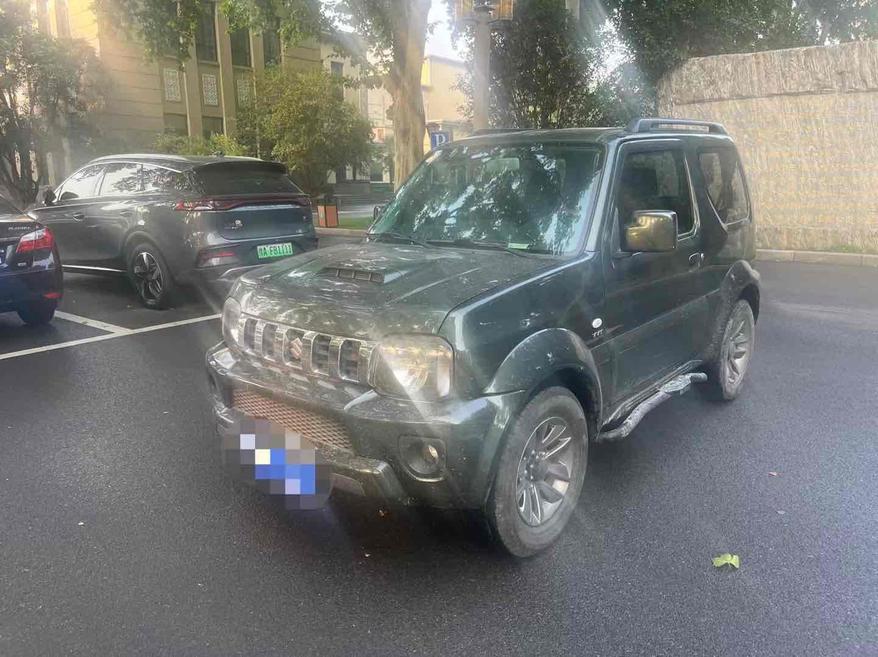 r216110-suzuki-jimny-2017_0