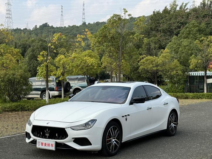 r216185-maserati-ghibli-2015_0
