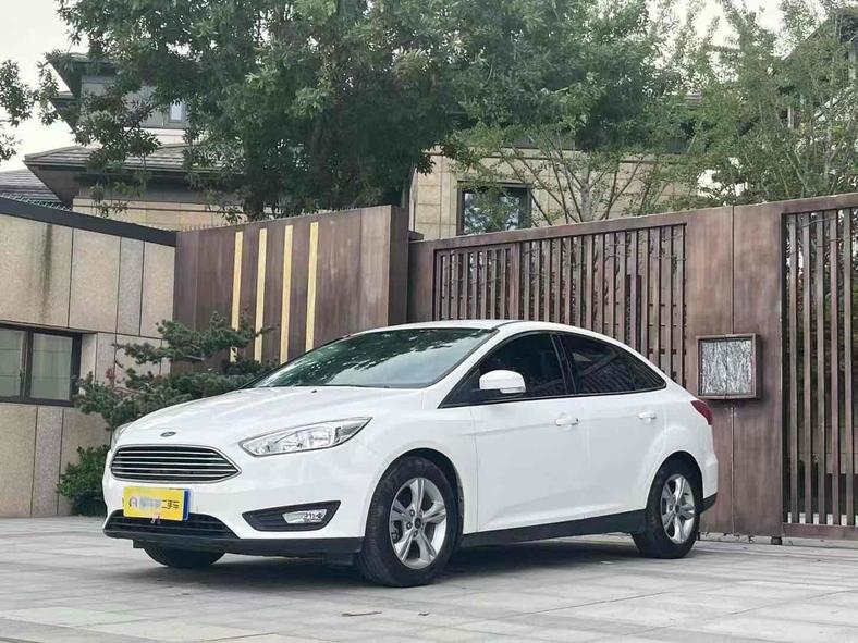 r216274-ford-focus-2016_0