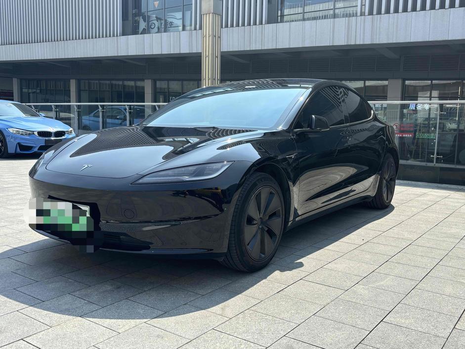 r216295-tesla-model-3-2023_0