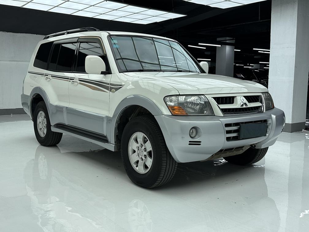 r216302-mitsubishi-pajero-2012_0
