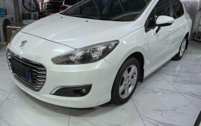 R216350-Peugeot-308-2014_0