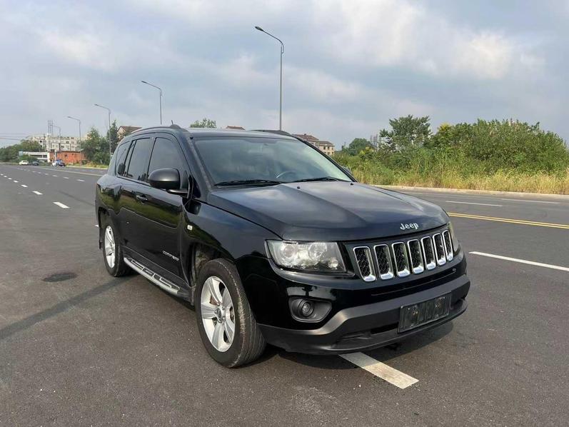 r216420-jeep-compass-2015_0