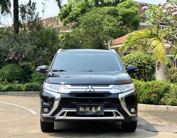 r216499-mitsubishi-outlander-2022_0