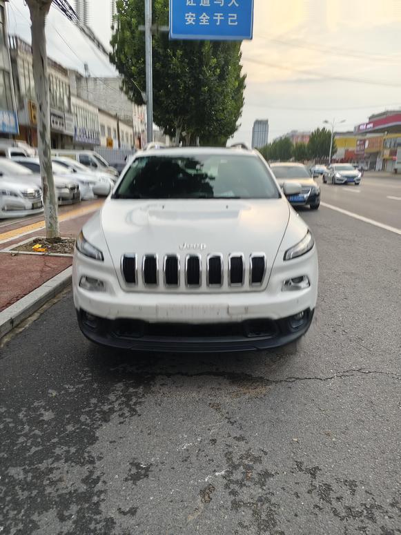 r216533-jeep20cherokee-2016_0