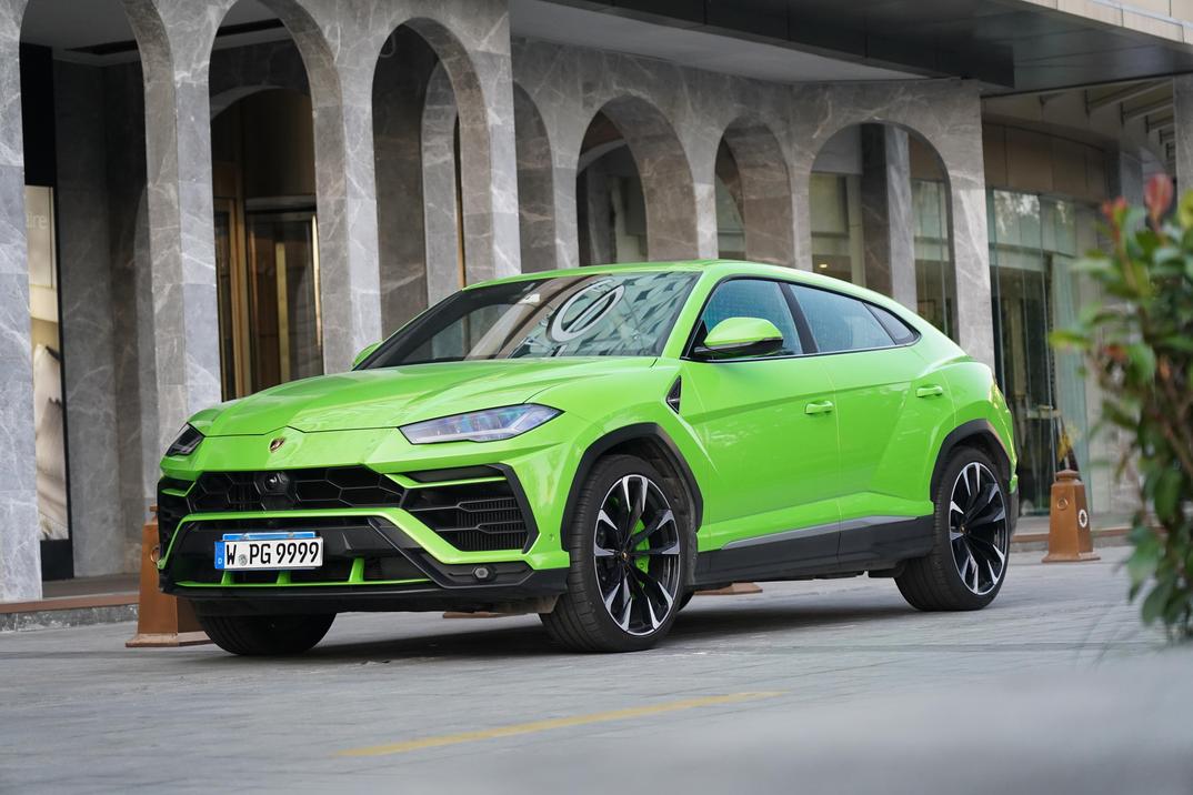 r216572-lamborghini-urus-2021_0