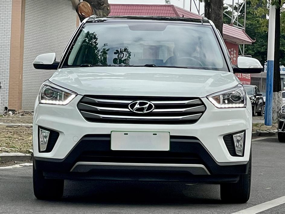 r216622-hyundai-ix25-2015_0