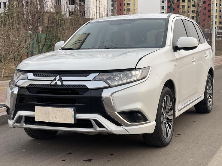 r216747-mitsubishi-outlander-2021_0