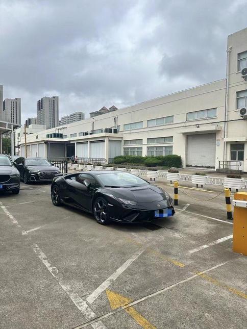 r216830-lamborghini-huracan-2024_0