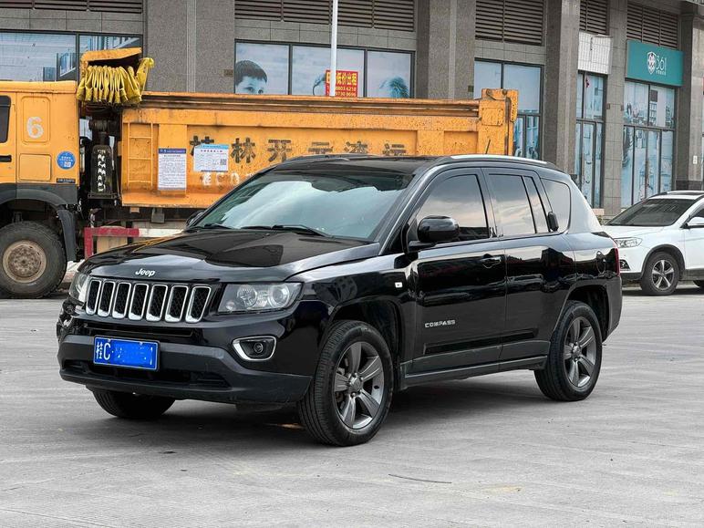 r216949-jeep-compass-2015_0
