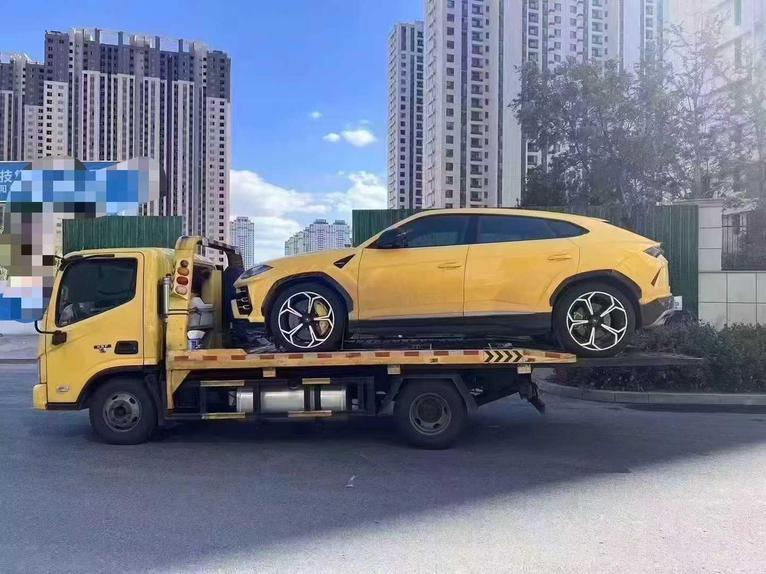 r216966-lamborghini-urus-2021_0