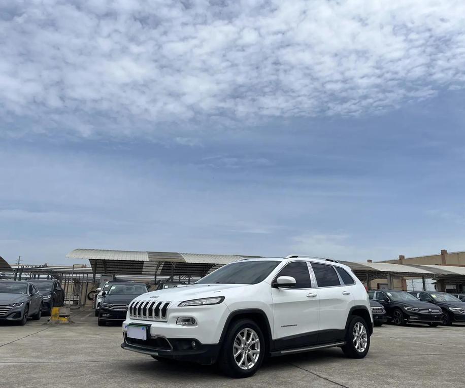 r216971-jeep20cherokee-2017_0