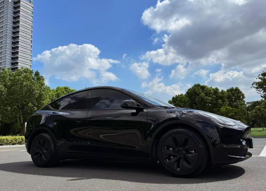 r217072-tesla-model-y-2021_0