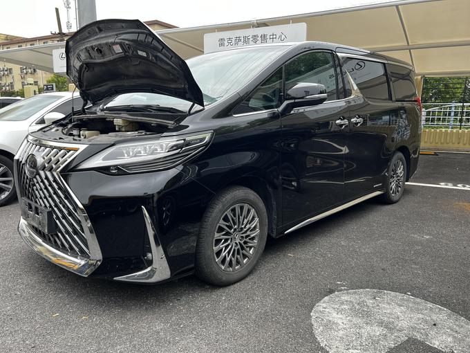 r217172-lexus-lm-2021_0