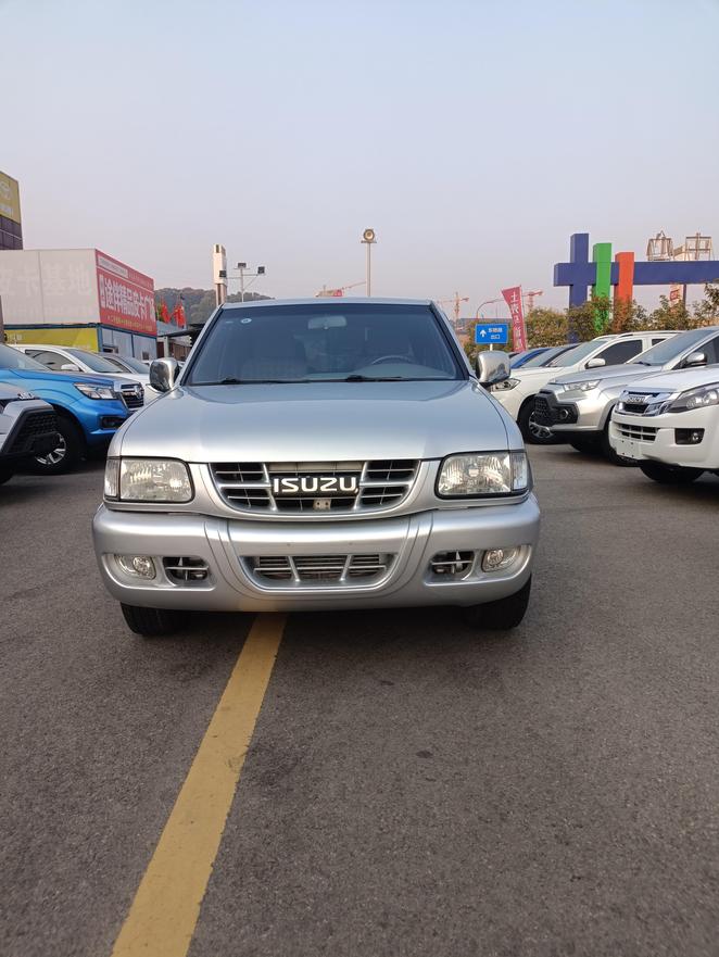 r217310-isuzu-pickup-2015_0