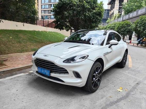 r217340-aston-martin-dbx-2022_0