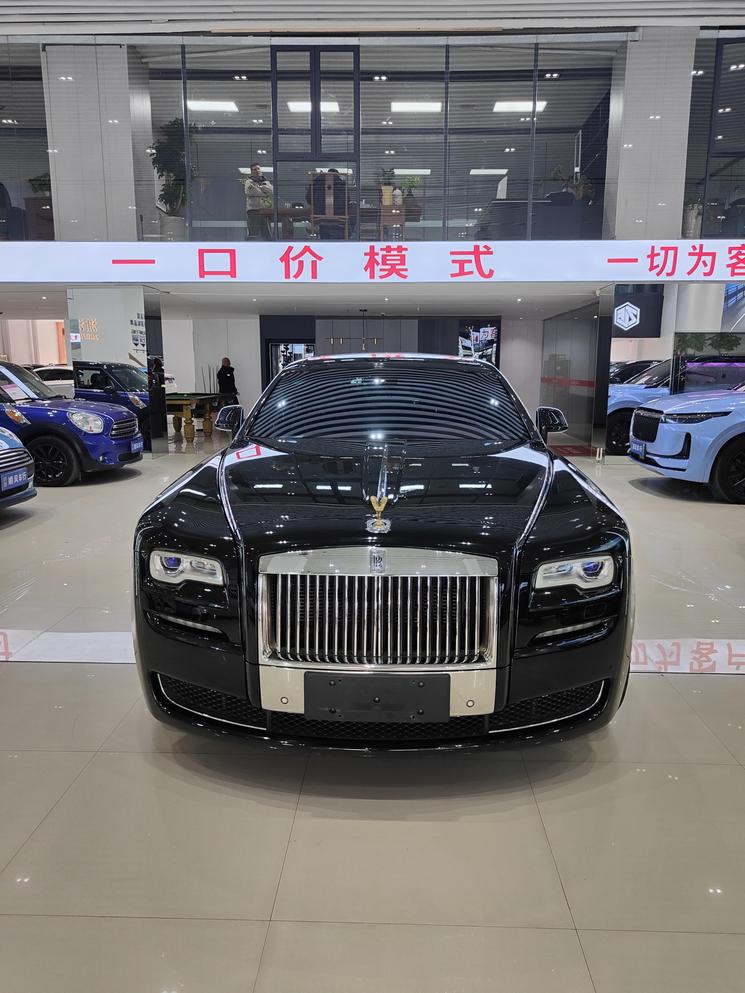 r217347-rolls-royce-ghost-2017_0