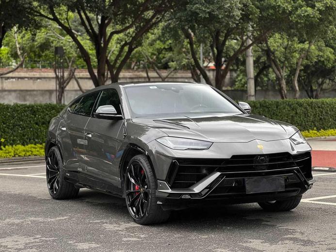 r217425-lamborghini-urus-2023_0