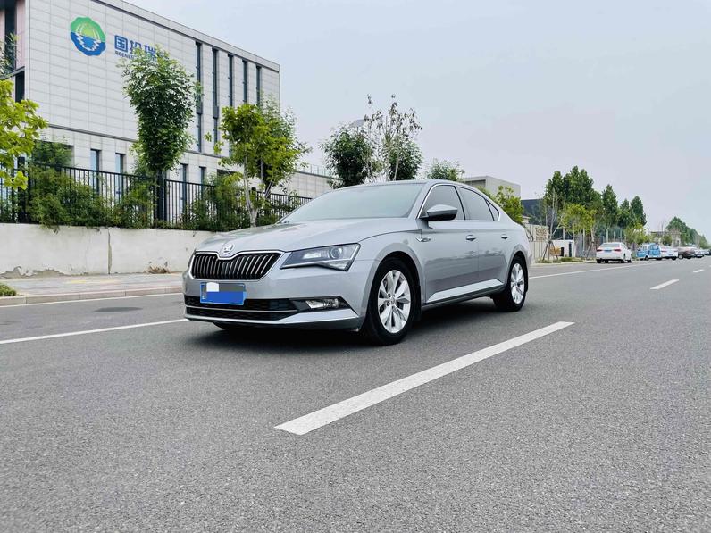 r217446-skoda-superb-2017_0