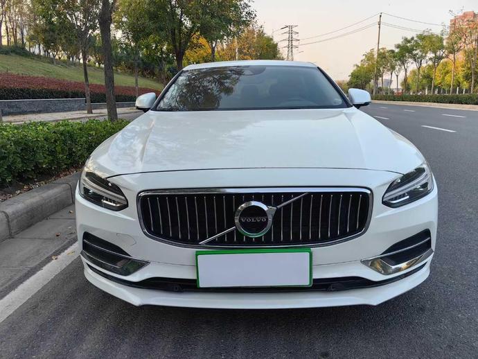 r217563-volvo-s90-2019_0