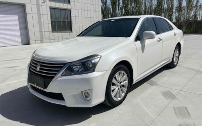 r217713-toyota-crown-2014_0