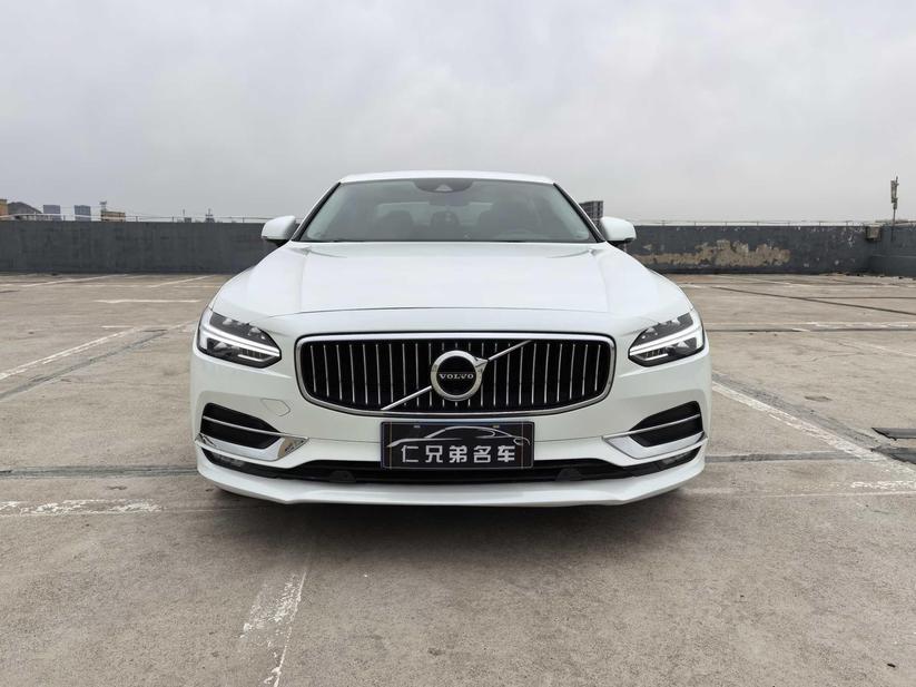 r217884-volvo-s90-2019_0