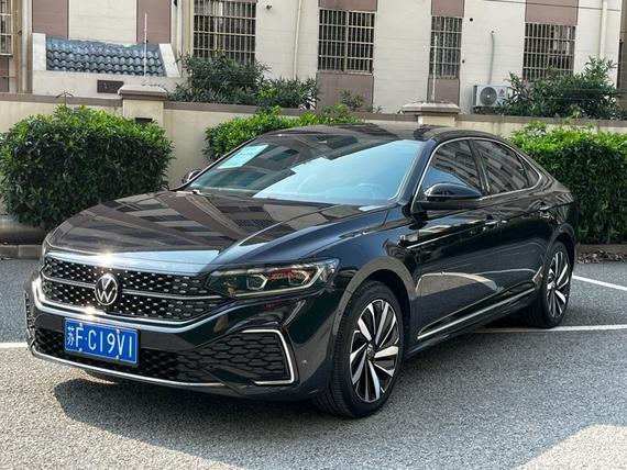 r218199-volkswagen-passat-2022_0