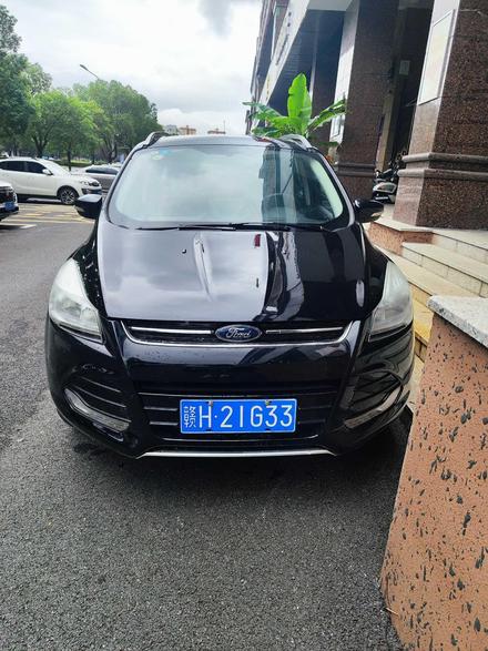 r219406-ford-kuga-2015_0