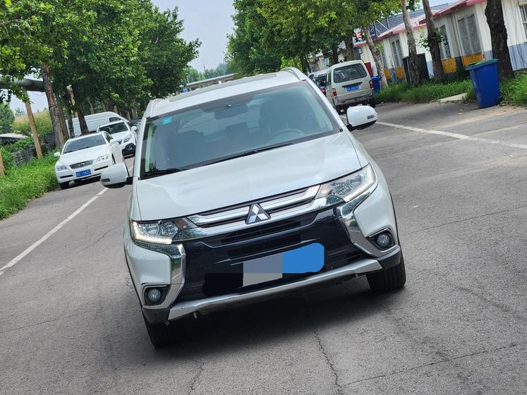 r219759-mitsubishi-outlander-2017_0