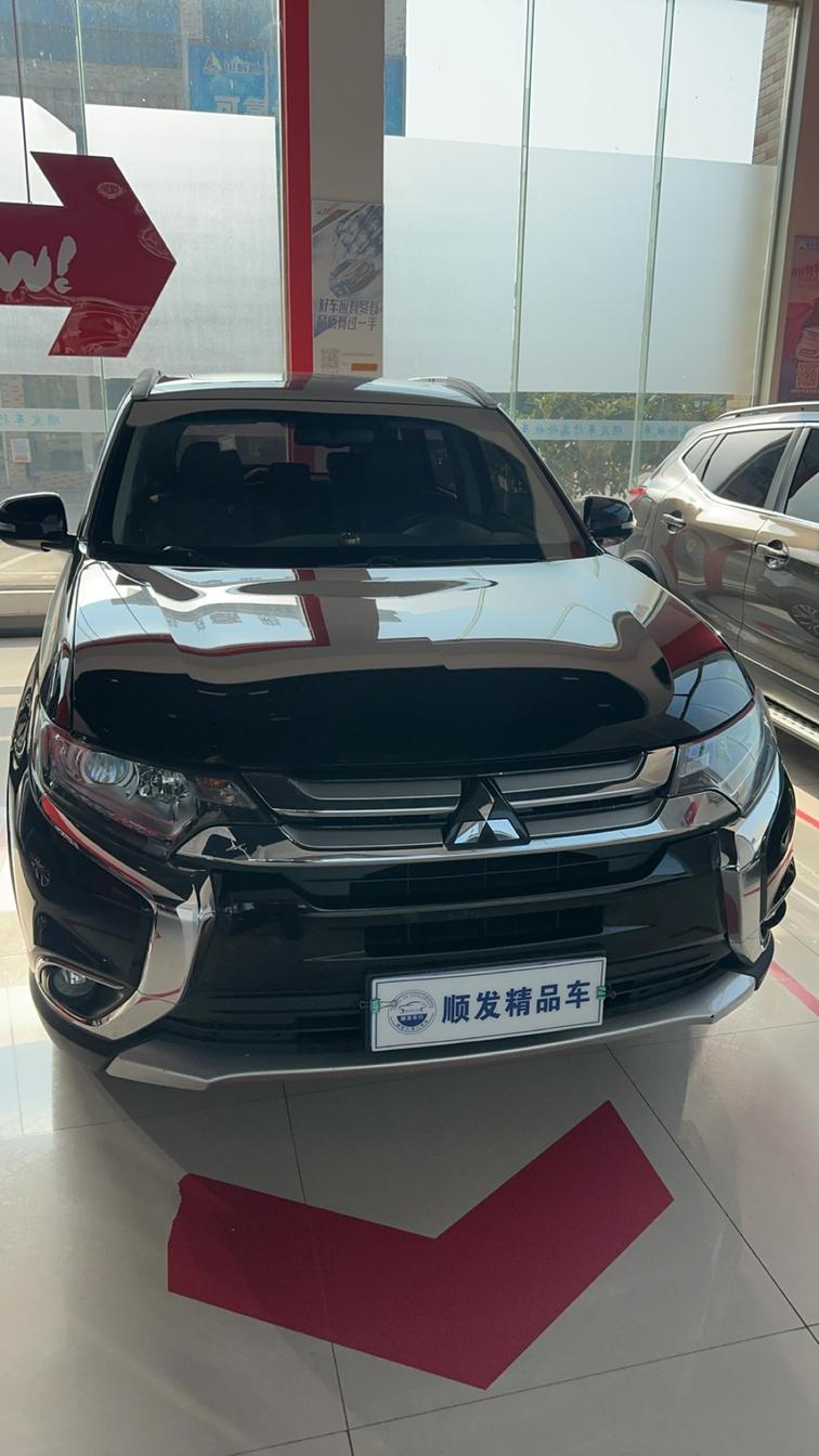 r219959-mitsubishi-outlander-2018_0