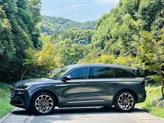 r220457-lincoln-navigator-2023_0