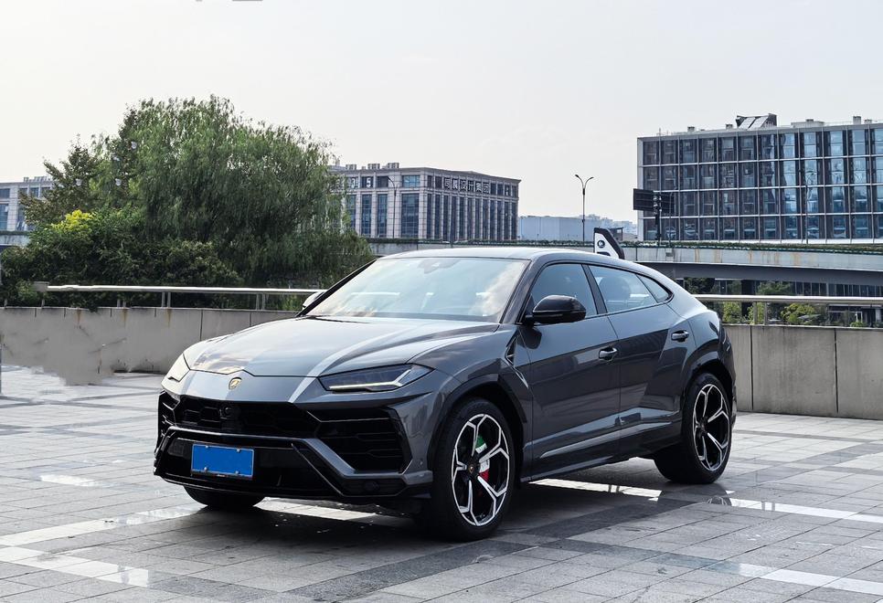r220541-lamborghini-urus-2020_0