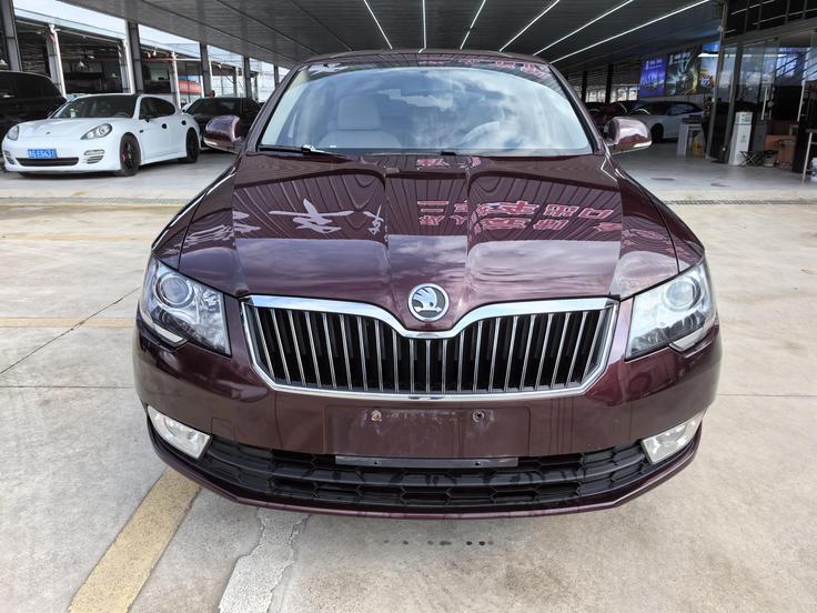 r220569-skoda-superb-2014_0