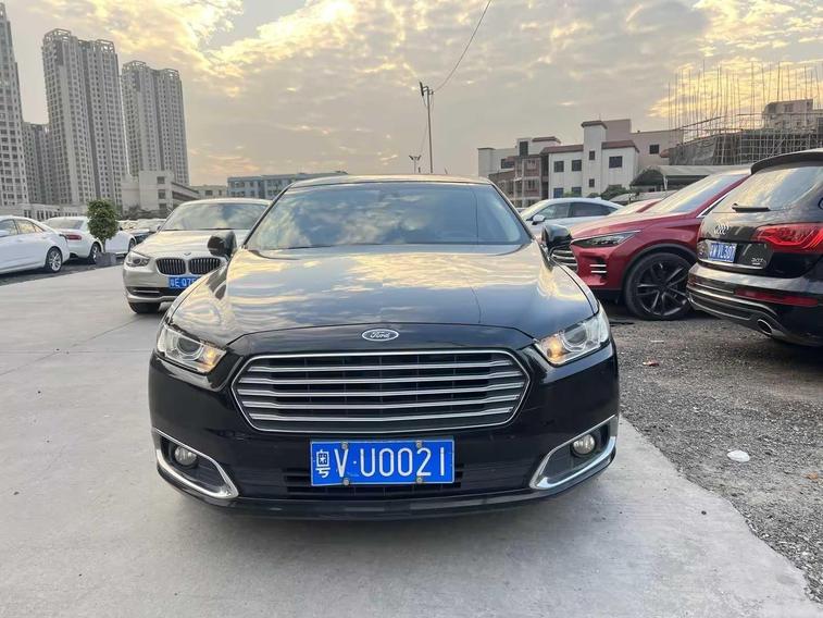 r1013423-ford-taurus-2017_0