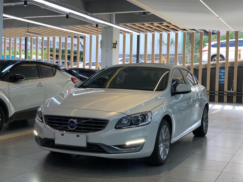 r1015550-volvo-s60-2017_0