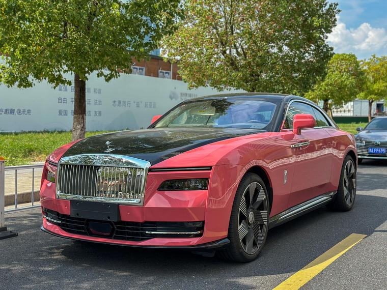 r1015848-rolls-royce-spectre-2024_0