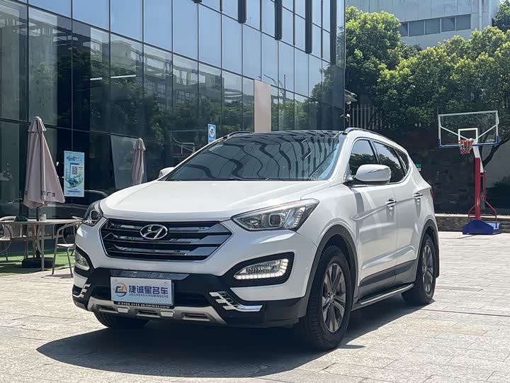 r1026926-hyundai-santa-fe-2015_0