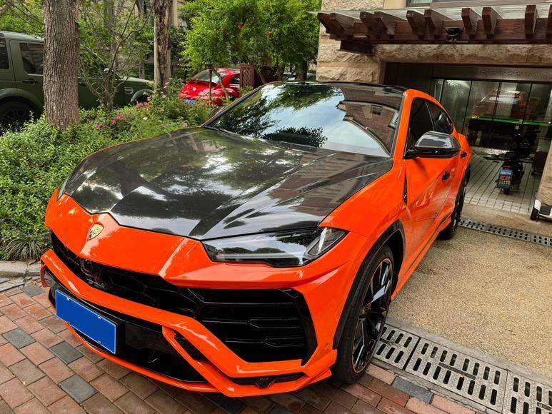 r217661-lamborghini-urus-2022_0