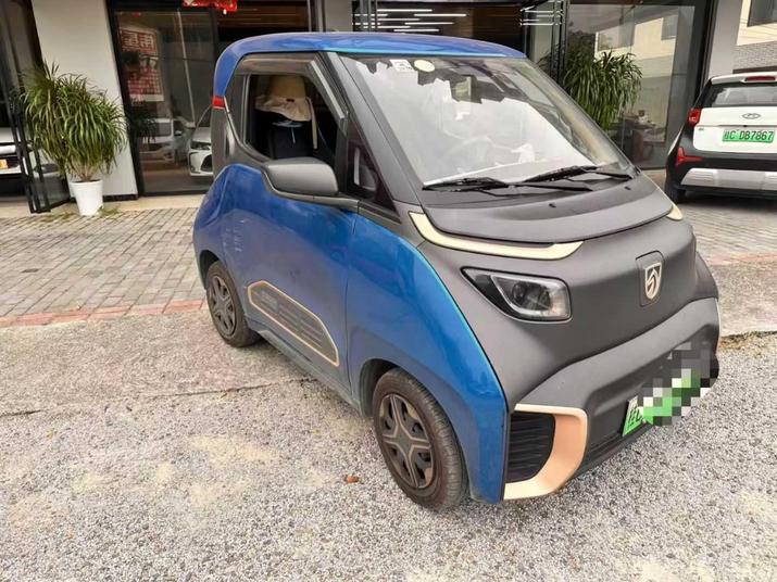 r217810-baojun-e200-2018_0