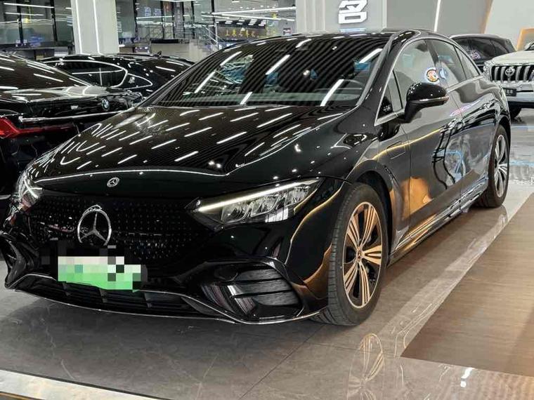 r217833-mercedes-benz-eqe-2022_0