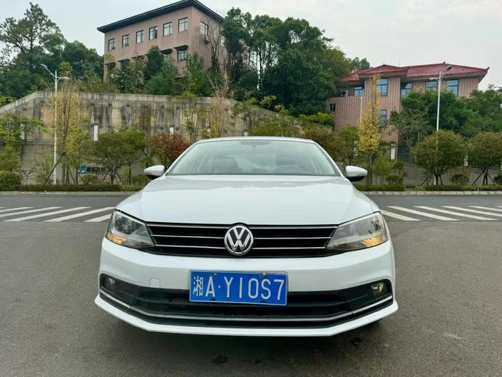 r217861-volkswagen-sagitar-2019_0