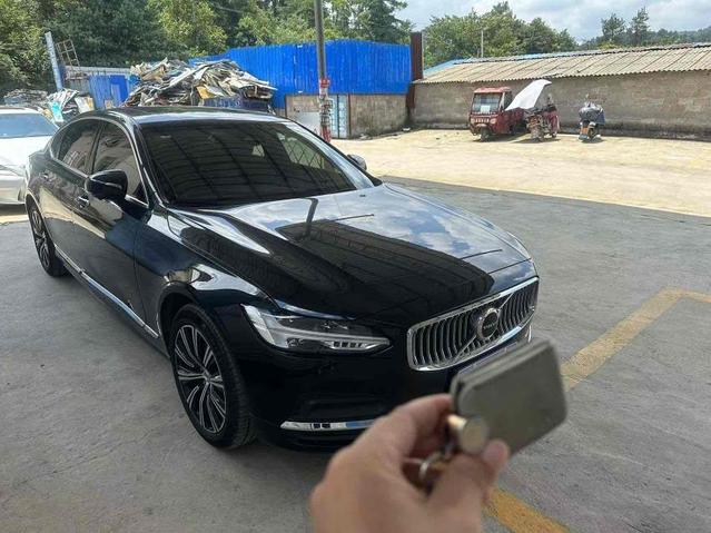 r217863-volvo-s90-2022_0