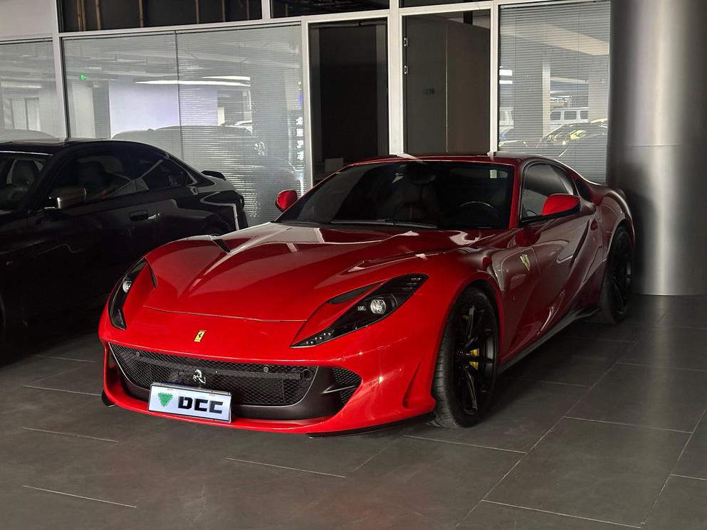r217939-ferrari-812-2019_0