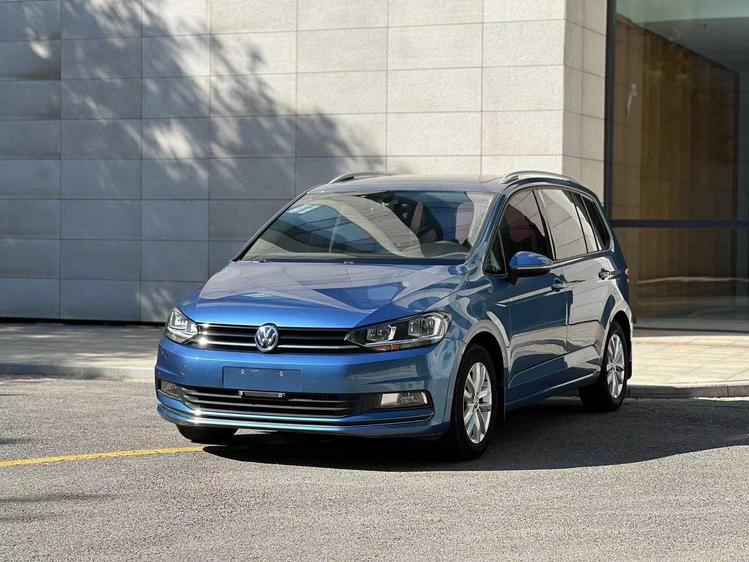 r218007-volkswagen-touran-2018_0
