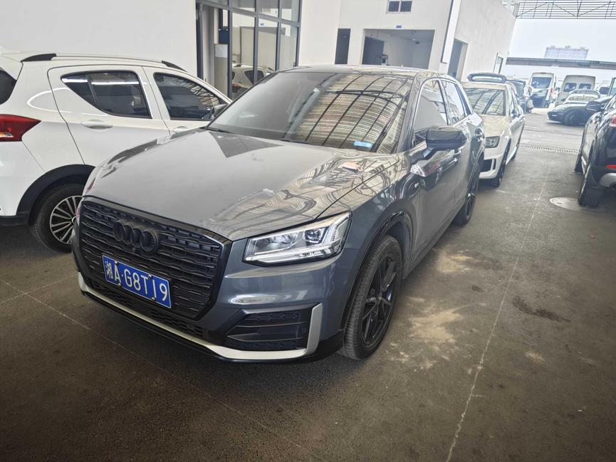 r218021-audi-q2l-2021_0
