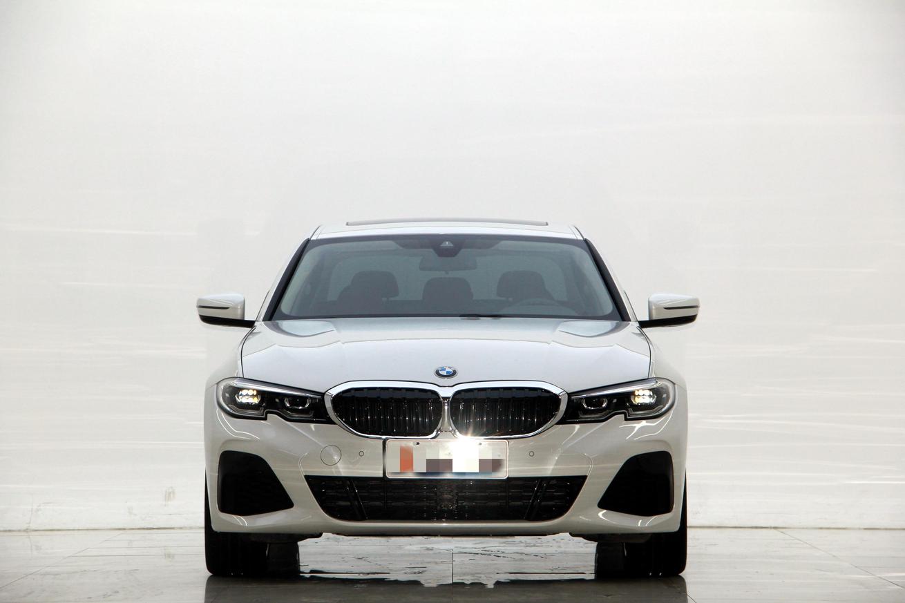 r218042-bmw-3-series-2022_0
