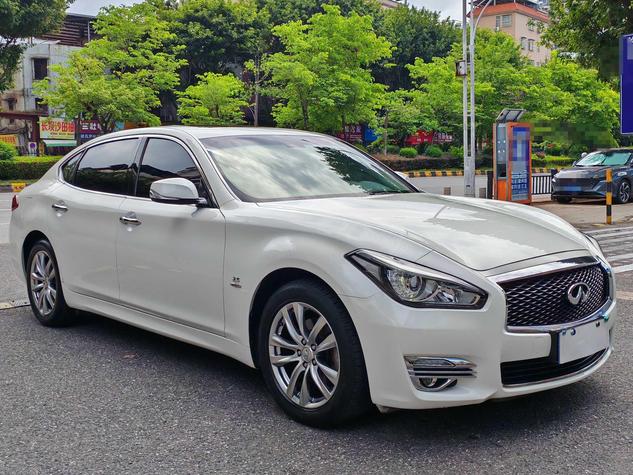 r218082-infiniti-q70-2017_0