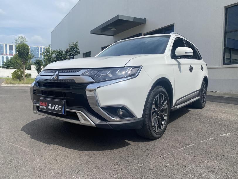 r218098-mitsubishi-outlander-2020_0