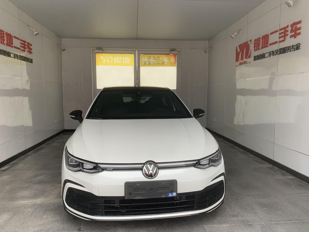 r218102-volkswagen-golf-2022_0